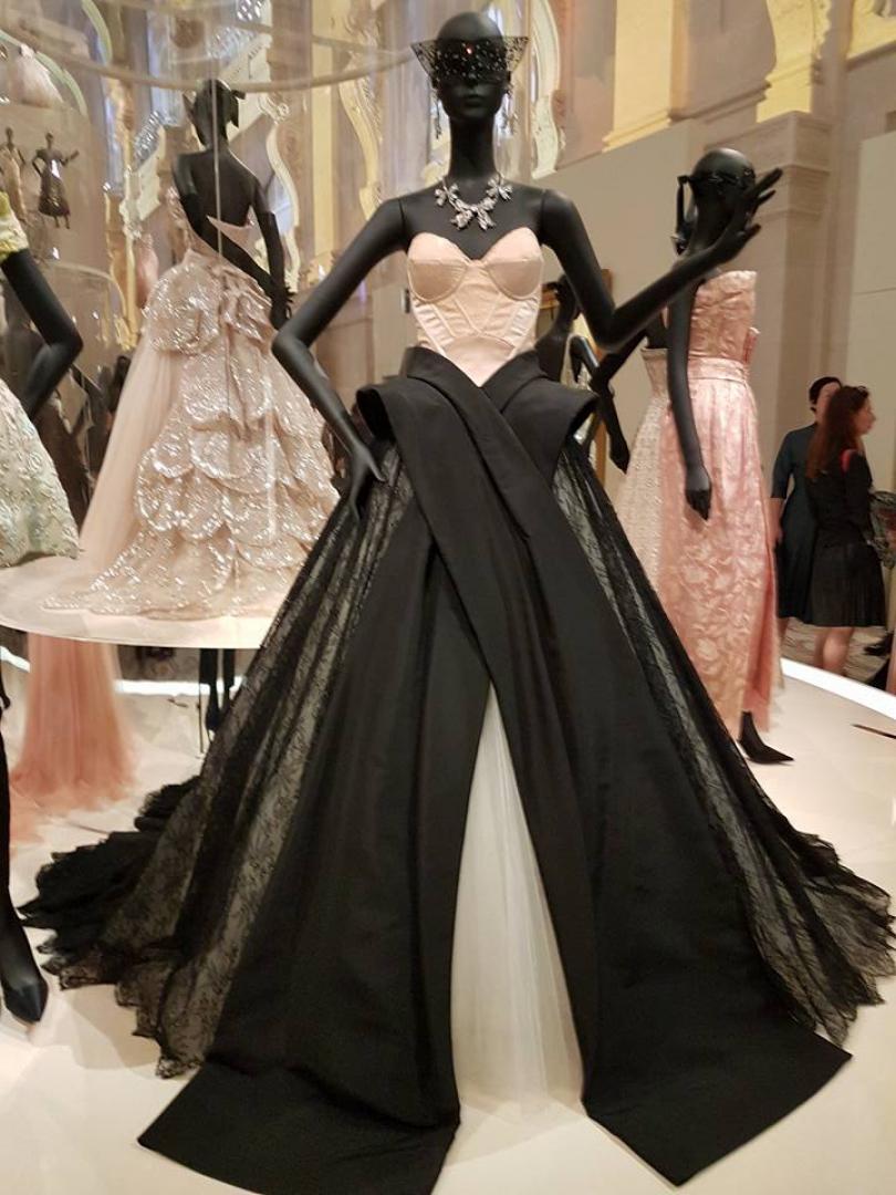 Dior celebrates its 70th anniversary through the exhibition: «Christian Dior, couturier de rêve » at the Musée des Arts Décoratifs